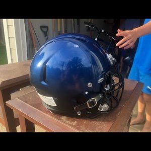Riddell Youth size medium football helmet.  EUC